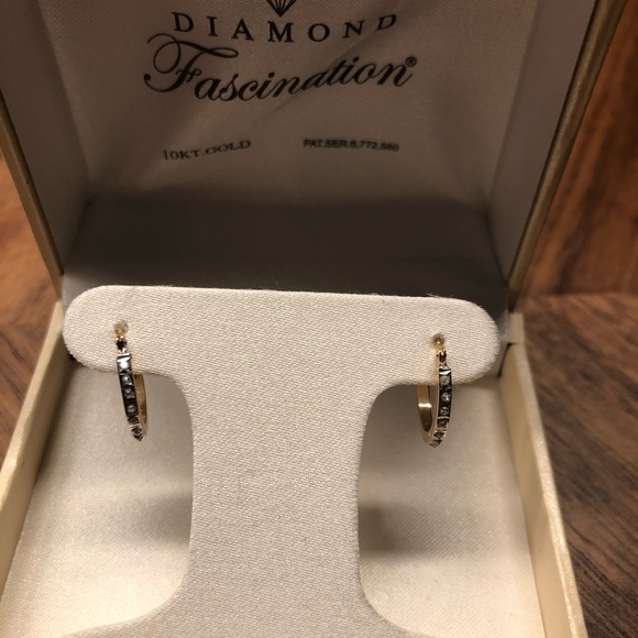 ❌SOLD❌ 10k Gold Hoop Diamond earrings - Picture 6 of 6